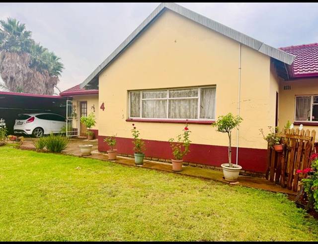3 BEDROOM HOUSE FOR SALE IN KRUGERSRUS